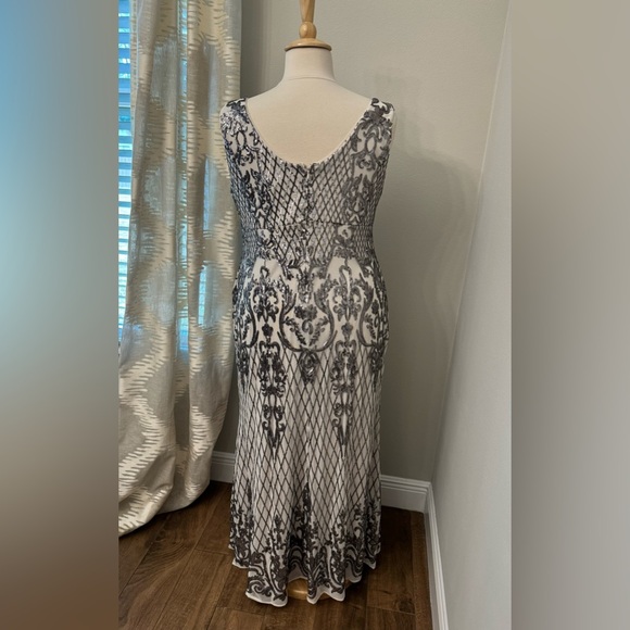 Plus Sequin Dress 🖤 - Picture 10 of 11